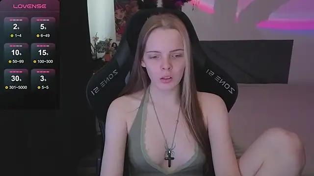 Snapshot of Luna_Navy chatting on 11-29-25, 08:28 Luna Navy online show from 11-29-25, 08:28