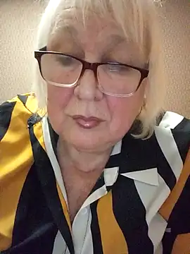 Alexia64231 online show from 10-31-25, 03:24