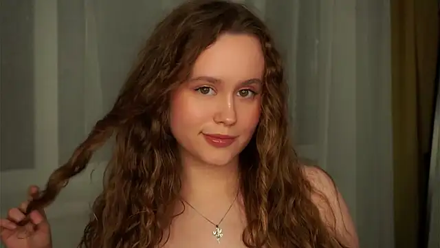 Snapshot of SusannaScholler chatting on 09-27-25, 06:13 SusannaScholler online show from 09-27-25, 06:13