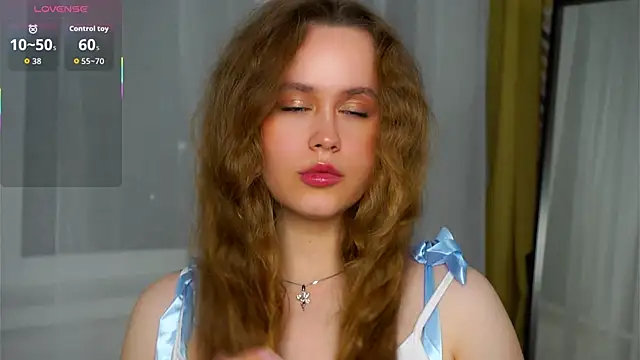 Snapshot of SusannaScholler chatting on 10-14-25, 06:31 SusannaScholler online show from 10-14-25, 06:31