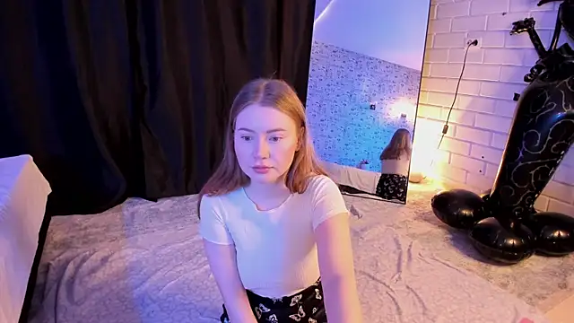 Lillie Berry online show from 11-05-25, 04:34