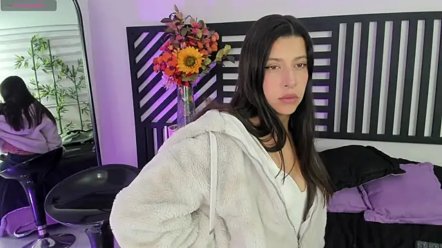 Snapshot of Aria_sweetling chatting on 10-20-25, 12:27 Aria sweetling online show from 10-20-25, 12:27
