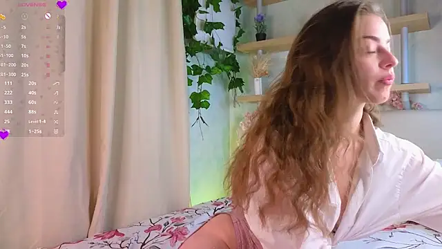 Snapshot of CarolSutton chatting on 09-09-25, 01:05 CarolSutton online show from 09-09-25, 01:05