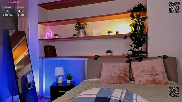 Snapshot of CarolSutton chatting on 10-23-25, 03:11 CarolSutton online show from 10-23-25, 03:11