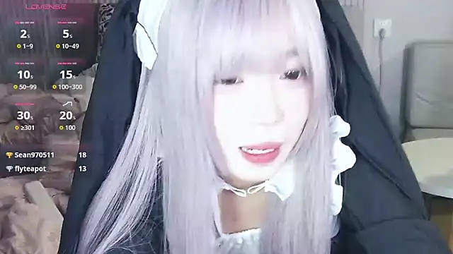 Snapshot of a5l2e0x chatting on 10-20-25, 01:33 a5l2e0x online show from 10-20-25, 01:33