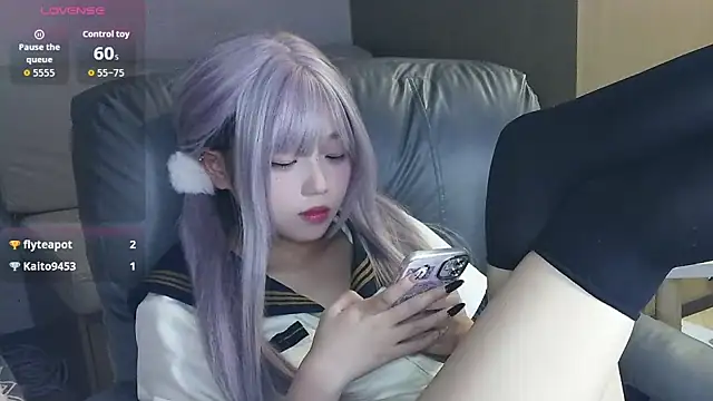 Snapshot of a5l2e0x chatting on 11-13-25, 04:17 a5l2e0x online show from 11-13-25, 04:17