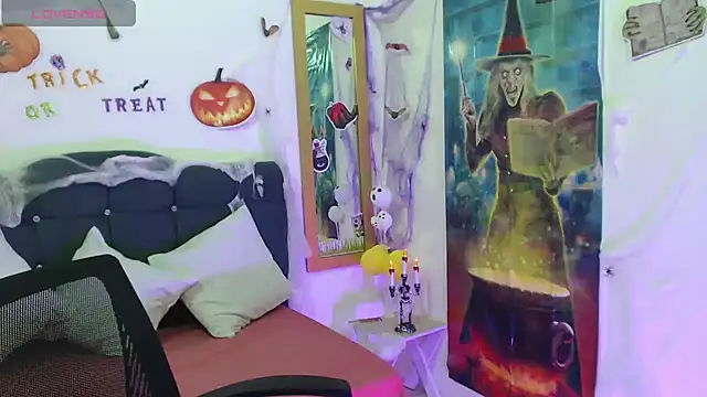 SamantaSweett  online show from 10-18-25, 02:07