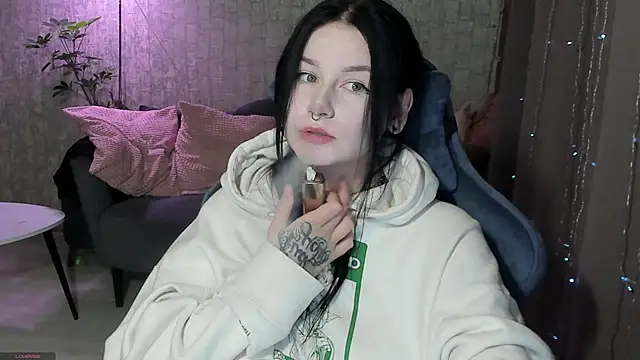 Snapshot of AlinaGreeeen chatting on 09-13-25, 12:32 AlinaGreeeen online show from 09-13-25, 12:32