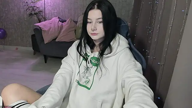 Snapshot of AlinaGreeeen chatting on 09-22-25, 11:12 AlinaGreeeen online show from 09-22-25, 11:12