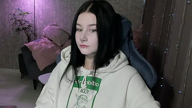 Snapshot of AlinaGreeeen chatting on 09-27-25, 04:39 AlinaGreeeen online show from 09-27-25, 04:39