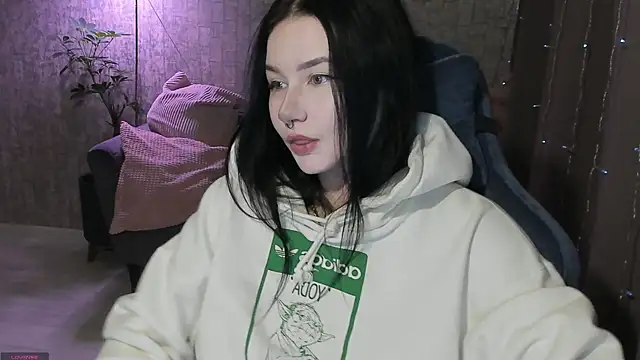 Snapshot of AlinaGreeeen chatting on 09-28-25, 04:51 AlinaGreeeen online show from 09-28-25, 04:51