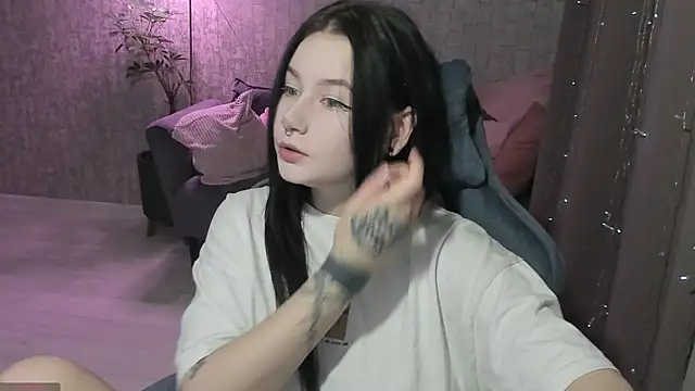 Snapshot of AlinaGreeeen chatting on 10-07-25, 01:25 AlinaGreeeen online show from 10-07-25, 01:25