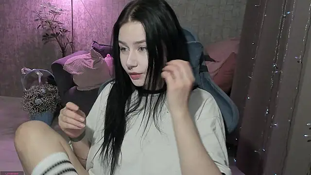 Snapshot of AlinaGreeeen chatting on 10-08-25, 03:48 AlinaGreeeen online show from 10-08-25, 03:48