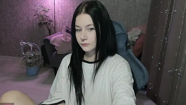 Snapshot of AlinaGreeeen chatting on 10-09-25, 06:00 AlinaGreeeen online show from 10-09-25, 06:00