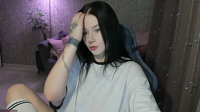 Snapshot of AlinaGreeeen chatting on 10-16-25, 01:17 AlinaGreeeen online show from 10-16-25, 01:17