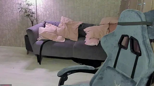 Snapshot of AlinaGreeeen chatting on 10-25-25, 04:31 AlinaGreeeen online show from 10-25-25, 04:31