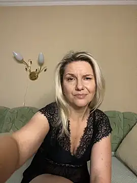 AliceSwan4011 online show from 11-25-25, 02:06