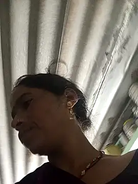 MISS LOVE 001 online show from 09-19-25, 06:19