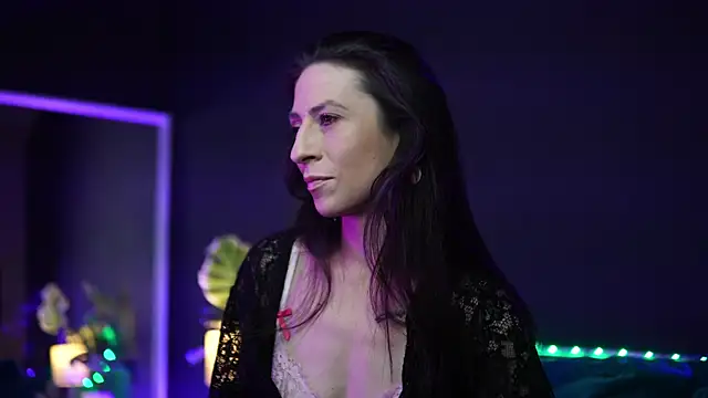 Snapshot of RubyRosa chatting on 10-29-25, 10:11 RubyRosa online show from 10-29-25, 10:11