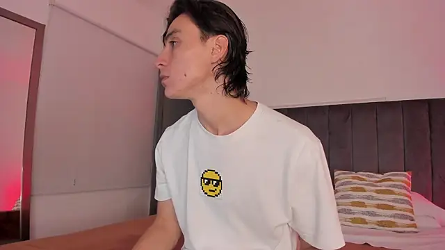 Snapshot of AlexanderHall chatting on 10-04-25, 08:51 AlexanderHall online show from 10-04-25, 08:51