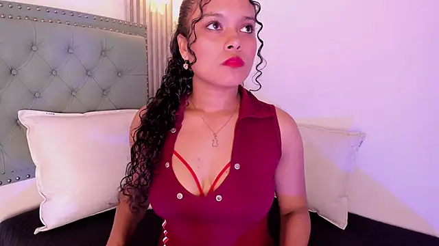 ValeriaJulio  online show from 11-11-25, 07:25