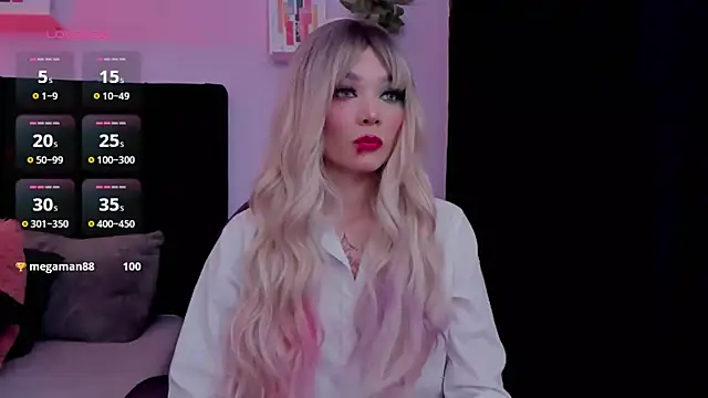 Snapshot of emmabridgerton chatting on 10-14-25, 09:48 emmabridgerton online show from 10-14-25, 09:48