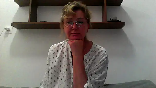 Snapshot of IrynaMolbertx chatting on 09-29-25, 08:35 IrynaMolbertx online show from 09-29-25, 08:35