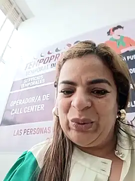 Snapshot of Mia-Glow chatting on 11-14-25, 12:04 Mia-Glow online show from 11-14-25, 12:04