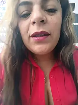 Snapshot of Mia-Glow chatting on 11-18-25, 12:31 Mia-Glow online show from 11-18-25, 12:31