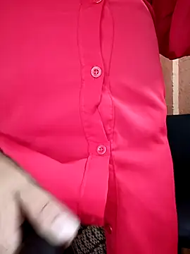 Snapshot of Mia-Glow chatting on 11-19-25, 12:32 Mia-Glow online show from 11-19-25, 12:32