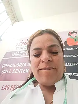 Snapshot of Mia-Glow chatting on 11-26-25, 12:17 Mia-Glow online show from 11-26-25, 12:17