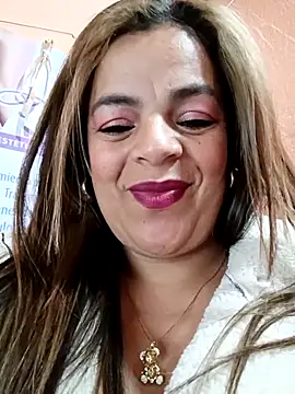 Snapshot of Mia-Glow chatting on 11-28-25, 12:46 Mia-Glow online show from 11-28-25, 12:46