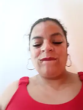 Snapshot of Mia-Glow chatting on 12-13-25, 07:53 Mia-Glow online show from 12-13-25, 07:53