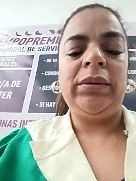 Snapshot of Mia-Glow chatting on 12-15-25, 12:09 Mia-Glow online show from 12-15-25, 12:09