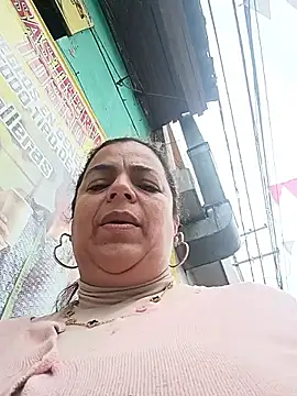 Snapshot of Mia-Glow chatting on 12-21-25, 02:24 Mia-Glow online show from 12-21-25, 02:24