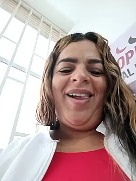 Snapshot of Mia-Glow chatting on 01-06-26, 12:09 Mia-Glow online show from 01-06-26, 12:09