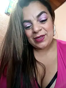 Snapshot of Mia-Glow chatting on 01-08-26, 12:46 Mia-Glow online show from 01-08-26, 12:46