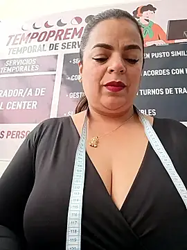 Snapshot of Mia-Glow chatting on 01-15-26, 12:54 Mia-Glow online show from 01-15-26, 12:54