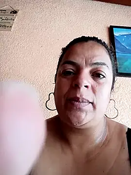 Snapshot of Mia-Glow chatting on 01-18-26, 04:33 Mia-Glow online show from 01-18-26, 04:33