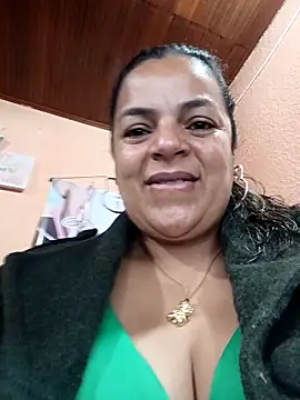 Snapshot of Mia-Glow chatting on 02-03-26, 12:10 Mia-Glow online show from 02-03-26, 12:10