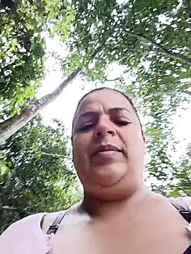 Snapshot of Mia-Glow chatting on 02-24-26, 01:20 Mia-Glow online show from 02-24-26, 01:20