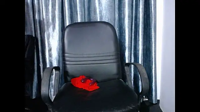 Snapshot of _kamyaa09 chatting on 09-24-25, 08:06  kamyaa09 online show from 09-24-25, 08:06