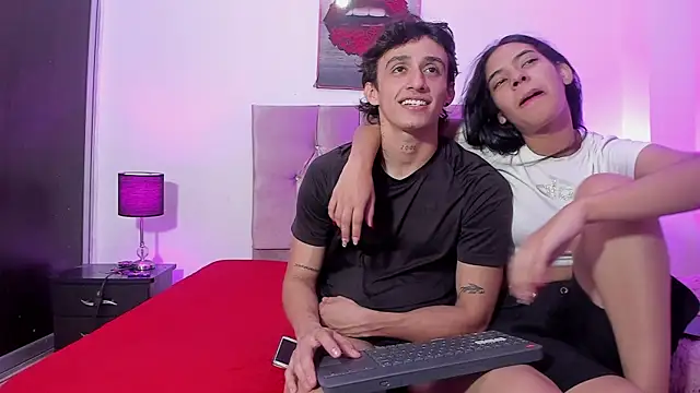 AndretiiAndCamila online show from 10-04-25, 04:49