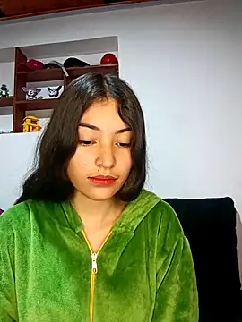 Snapshot of hotwife26 chatting on 02-18-26, 05:47 hotwife26 online show from 02-18-26, 05:47