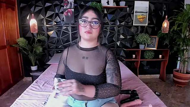 Snapshot of April__foxx chatting on 10-22-25, 04:51 April foxx online show from 10-22-25, 04:51