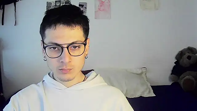 Snapshot of Dioniso_guy8 chatting on 09-28-25, 05:29 Dioniso guy8 online show from 09-28-25, 05:29