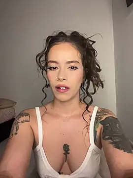 Snapshot of alysa_g_ chatting on 10-16-25, 10:44 alysa g  online show from 10-16-25, 10:44