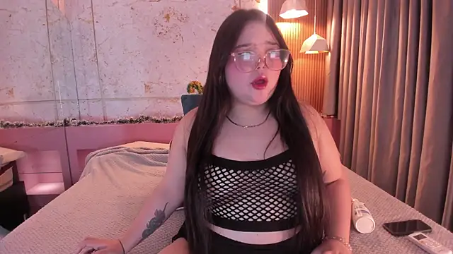 Snapshot of Lushi_Love chatting on 12-23-25, 01:47 Lushi Love online show from 12-23-25, 01:47