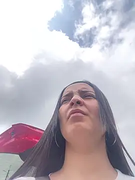 Mia jhoonson online show from 12-18-25, 04:24