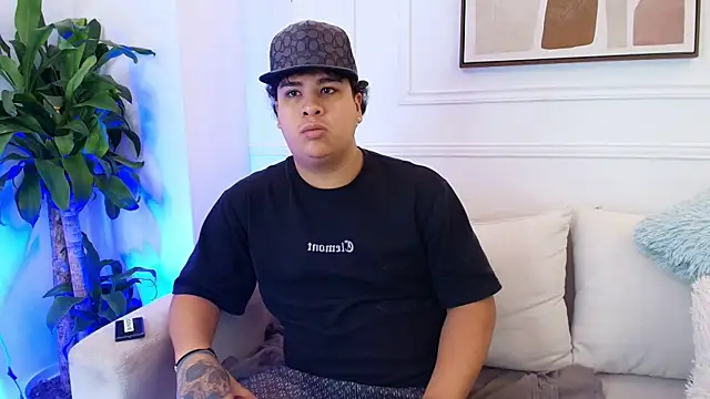 Snapshot of Naim_Bennetsex chatting on 11-04-25, 06:40 Naim Bennetsex online show from 11-04-25, 06:40